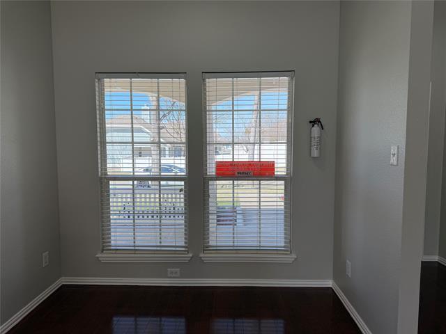 Photo - 523 Hilltop Dr