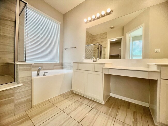 Photo - 2554 Granberry Pt