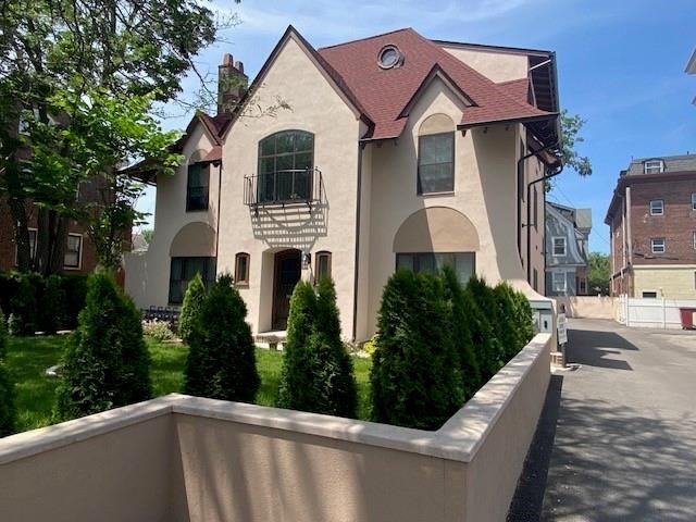 Photo - 206 Waterman St Unit 2D
