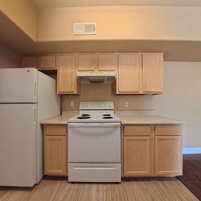 Lovely 2 Bed, 2 Bath Condo at South Gate!