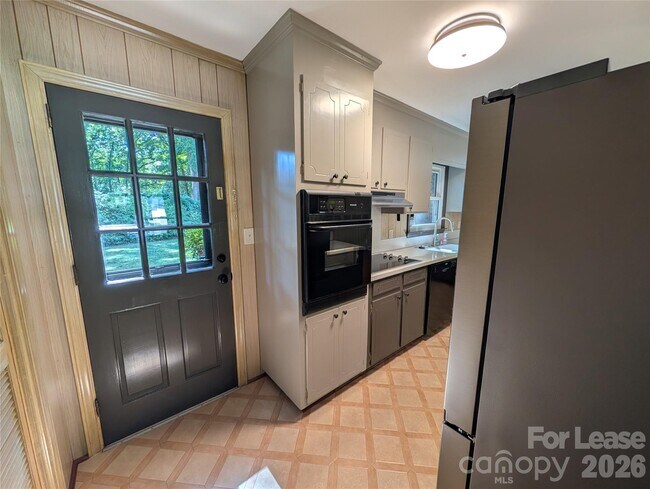 Photo - 103 Abingdon Cir