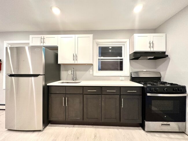Building Photo - 212 Zabriskie St Unit 2R Rental
