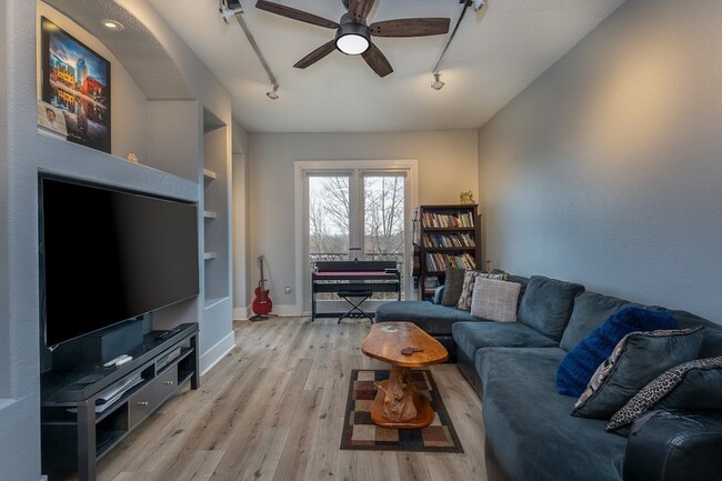 Building Photo - 2600 Hillsboro Pike Unit 449