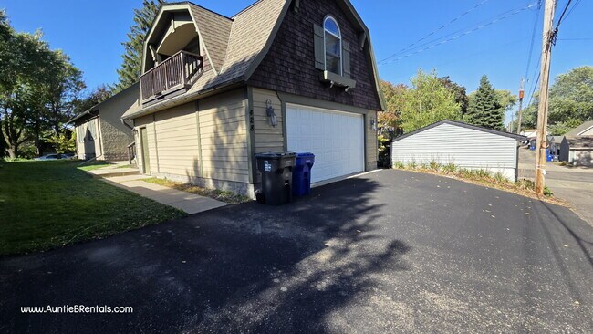 Photo - 428 Warwick St