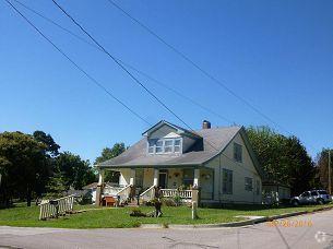 Building Photo - Beautiful Historic 3 Bedroom, 2 bath Home ...