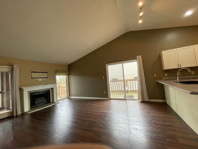 Photo - The Pointe Condo 2 Bed 2 Bath Water Edge Community