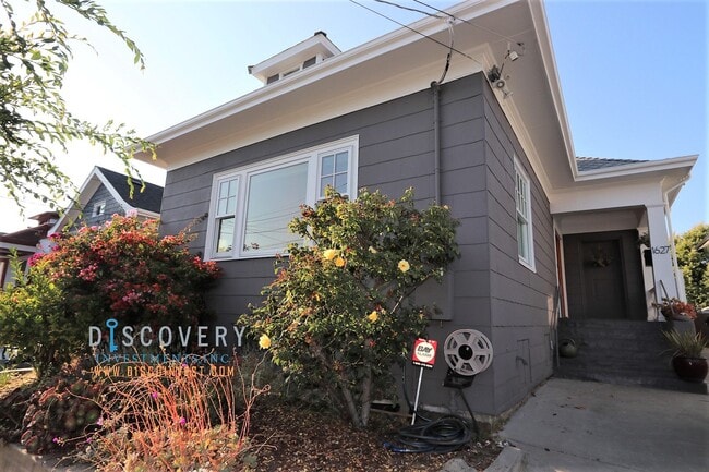 Building Photo - Charming South Berkeley Home for Lease
