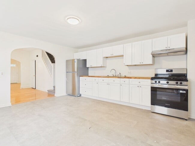 Photo - 348 S 2nd St