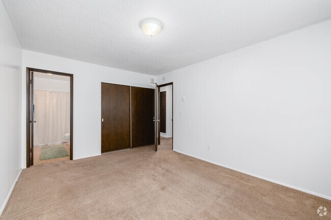 2BR, 2BA - 850SF - Bedroom