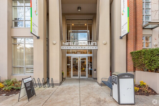Entrance - Yaletown 939