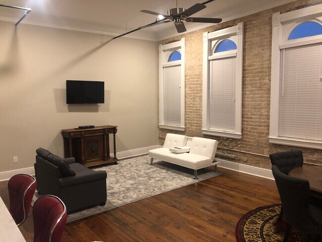Photo - 320 N Parkerson Ave