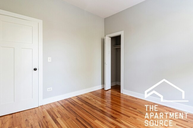 Photo - 637 W Oakdale Ave Unit 1