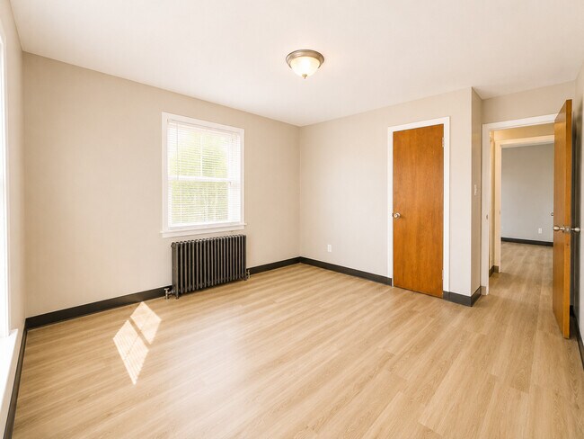 The Lakeside Apartments