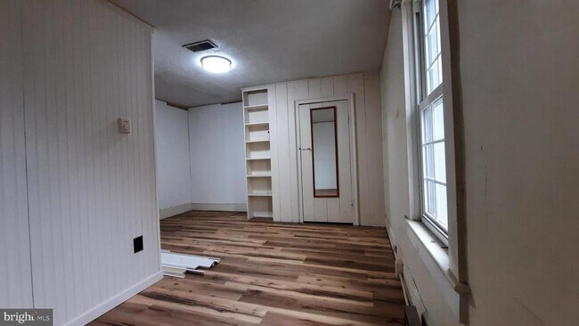 Photo - 217 S Main St Unidad C