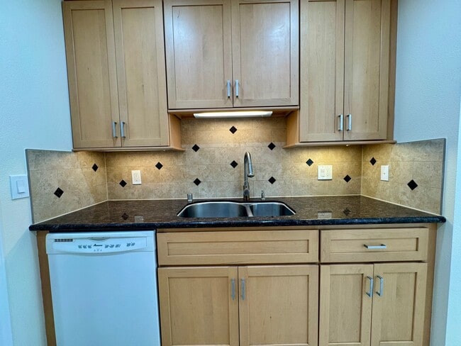 Photo - Beautiful Courtyard Level Flat with Outdoor Garden Patio Unit B229