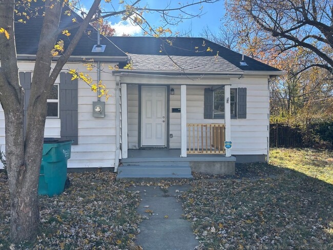 Building Photo - Modern Charm Meets Comfort: Fully Remodele...