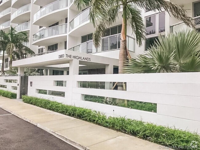 Building Photo - 13800 Highland Dr Unit 607 Rental