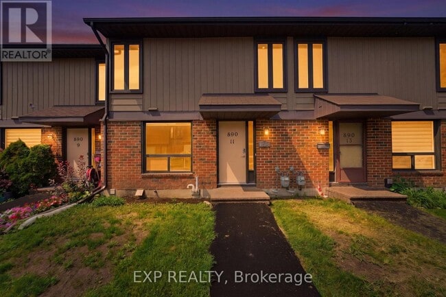 Photo - 890 Cahill Dr W