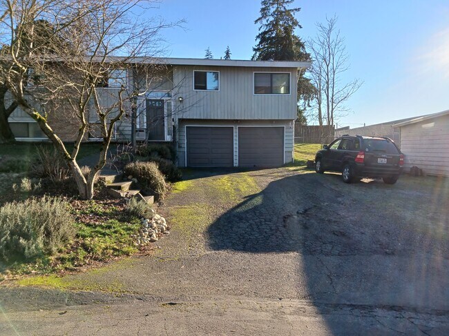 127 NE 164th St