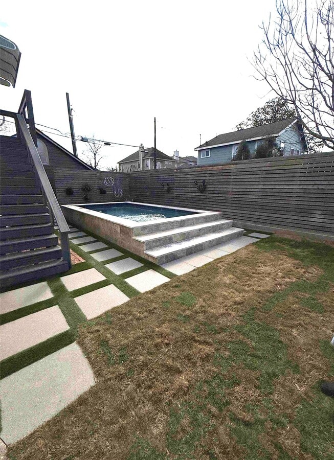 Photo - 618 E 16th St