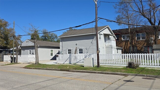 Building Photo - 421 Sidney St