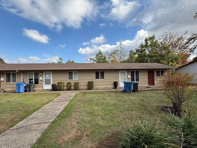 Photo - 1574 Bellevue St SE