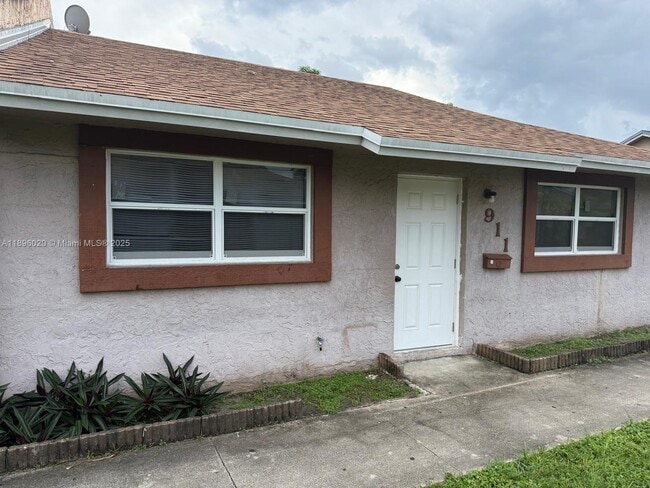 Building Photo - 911 SW 76th Ave