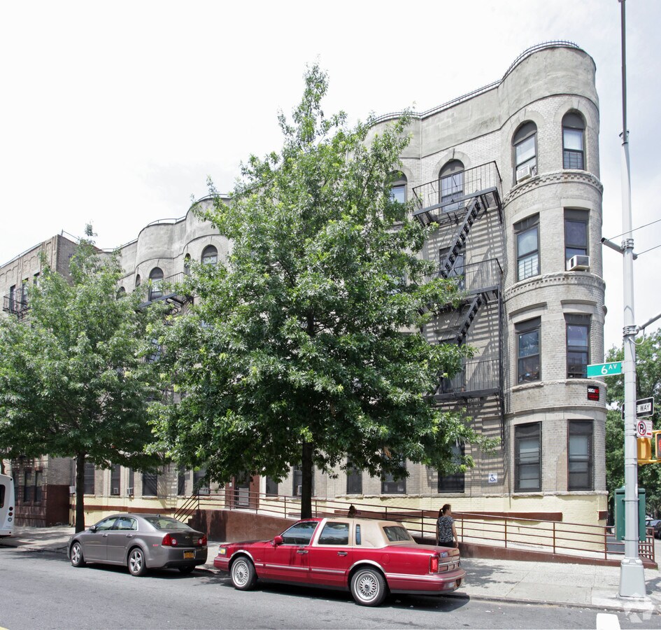 Photo - Sunset Park Apartments