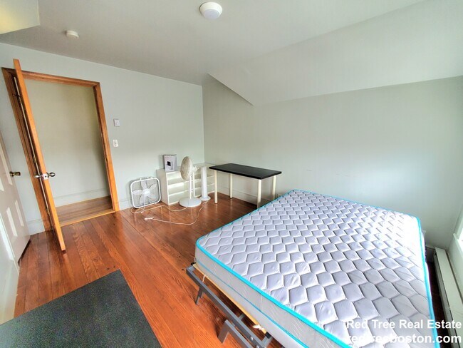 Building Photo - 12 Bennett St Unit 3 Rental