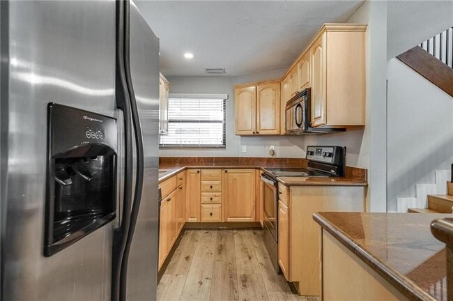Photo - 2530 NE 9th St