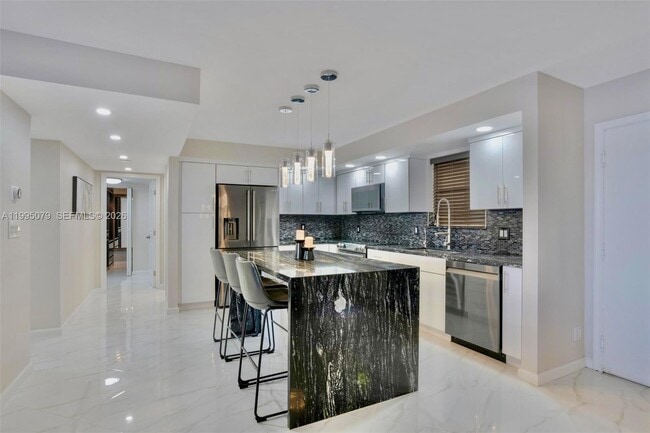 Photo - 605 Ives Dairy Rd Unidad 305-7