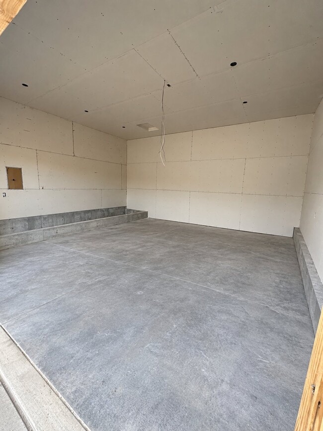 570 Aurora Blvd Unit B