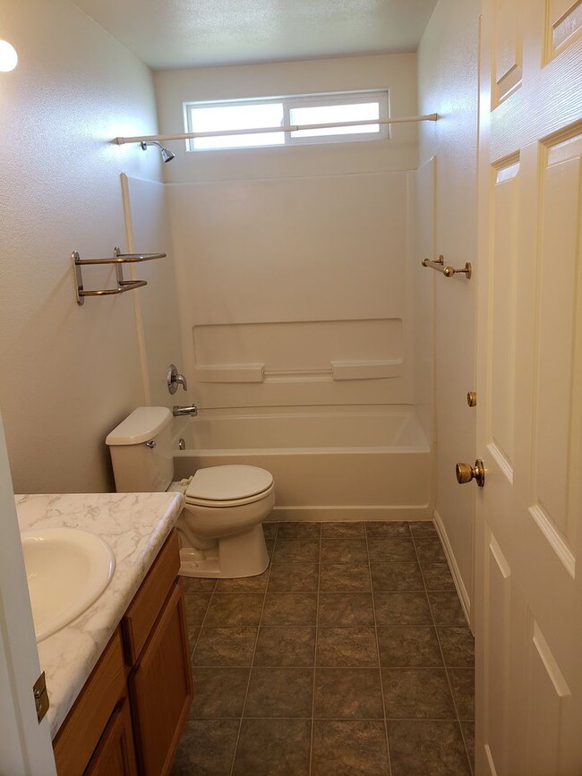 Photo - 1733 Christopher Way