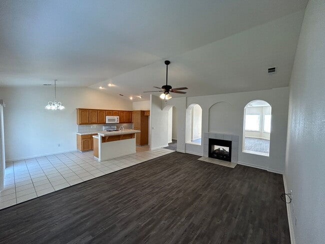 Photo - Spacious 4 bedroom home in Lemoore