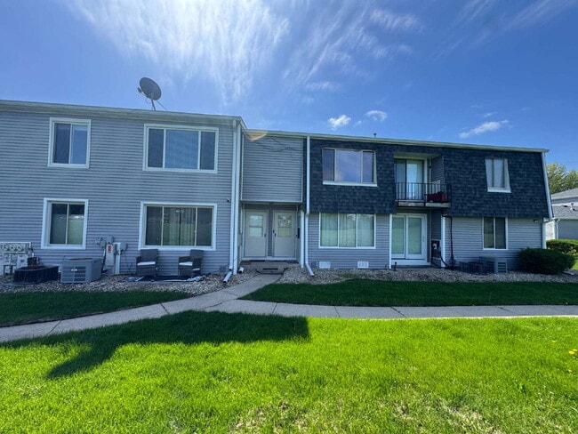 Building Photo - 1 bed, 1 bath condo Unit C