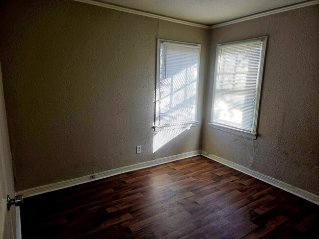 Photo - 304 Crockett St