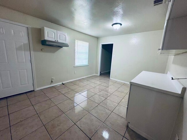 Photo - Beautiful 3 bedroom in Garland!