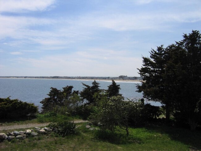 Photo - 11 Great Boars Head Ave Unidad Lower Level