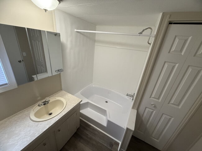 Photo - 310 S 11th St