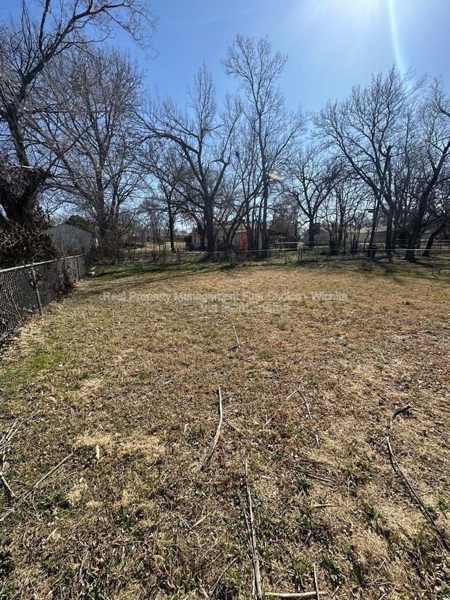 Photo - 1450 N Green St