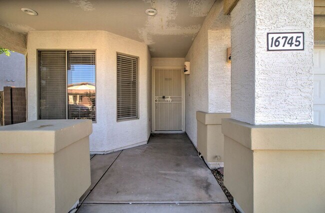 Photo - 16745 W Fillmore St