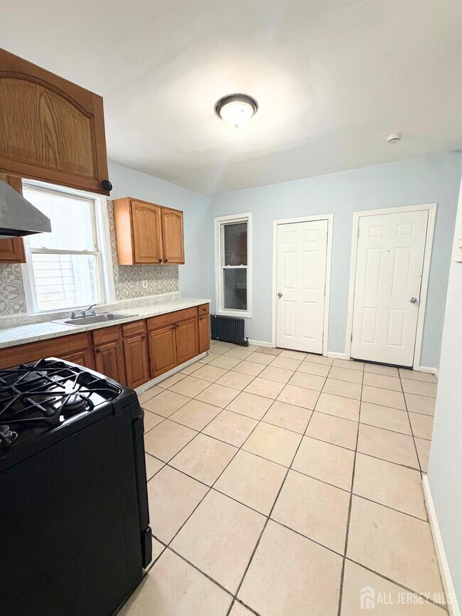 Photo - 1060 Bond St Unit 1