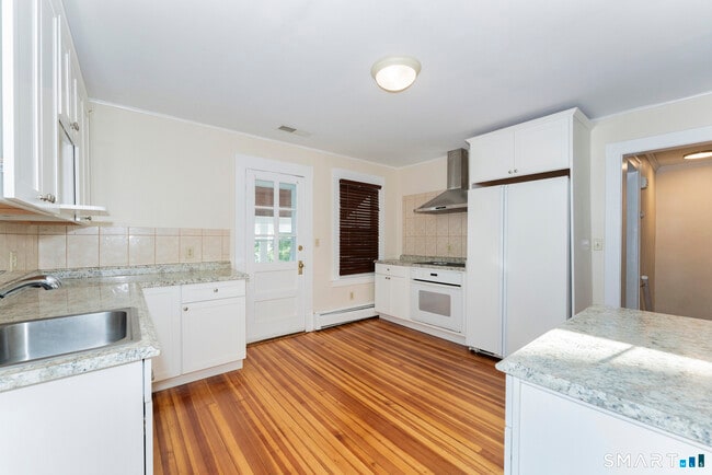 Photo - 798 Farmington Ave Unit 2nd Floor
