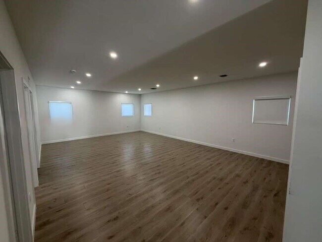 Photo - 831 SE 9th Ave