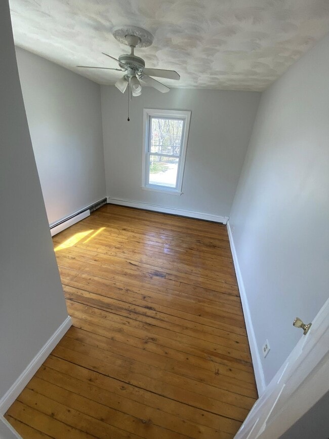 Photo - 1048 Main St
