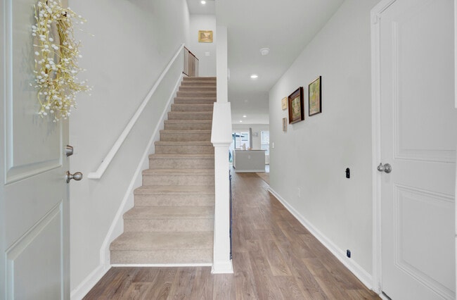 Photo - 102 Rosefield Ct