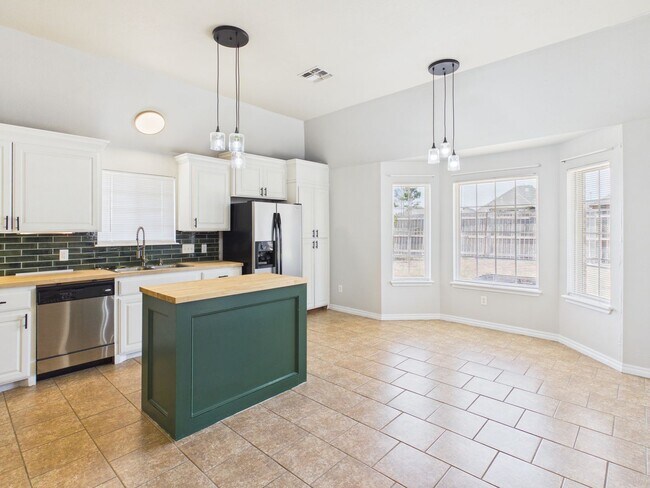 319 SW Coral Ave