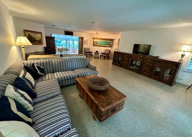 Building Photo - 212 Kings Lynn