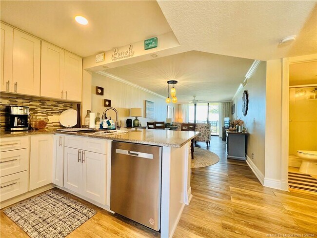 7380 S Ocean Dr Unit 221