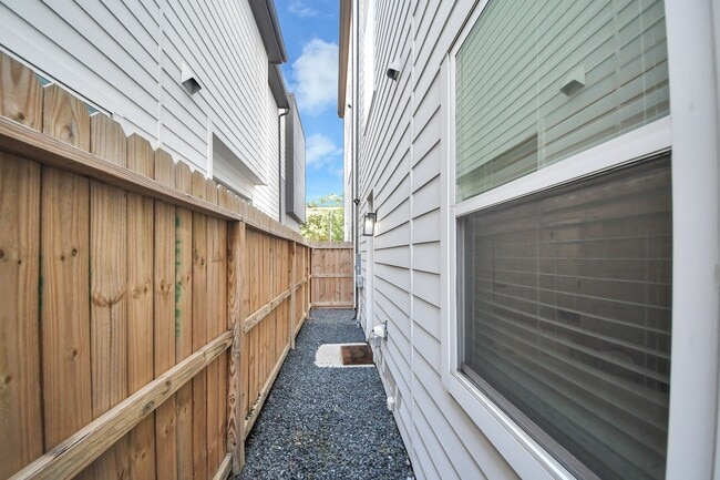 Photo - 3004 Holman St